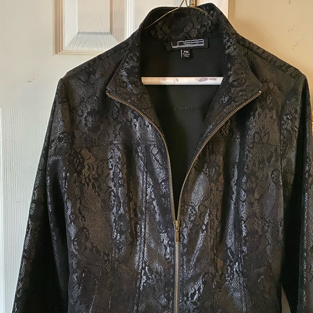 Black light weight jacket